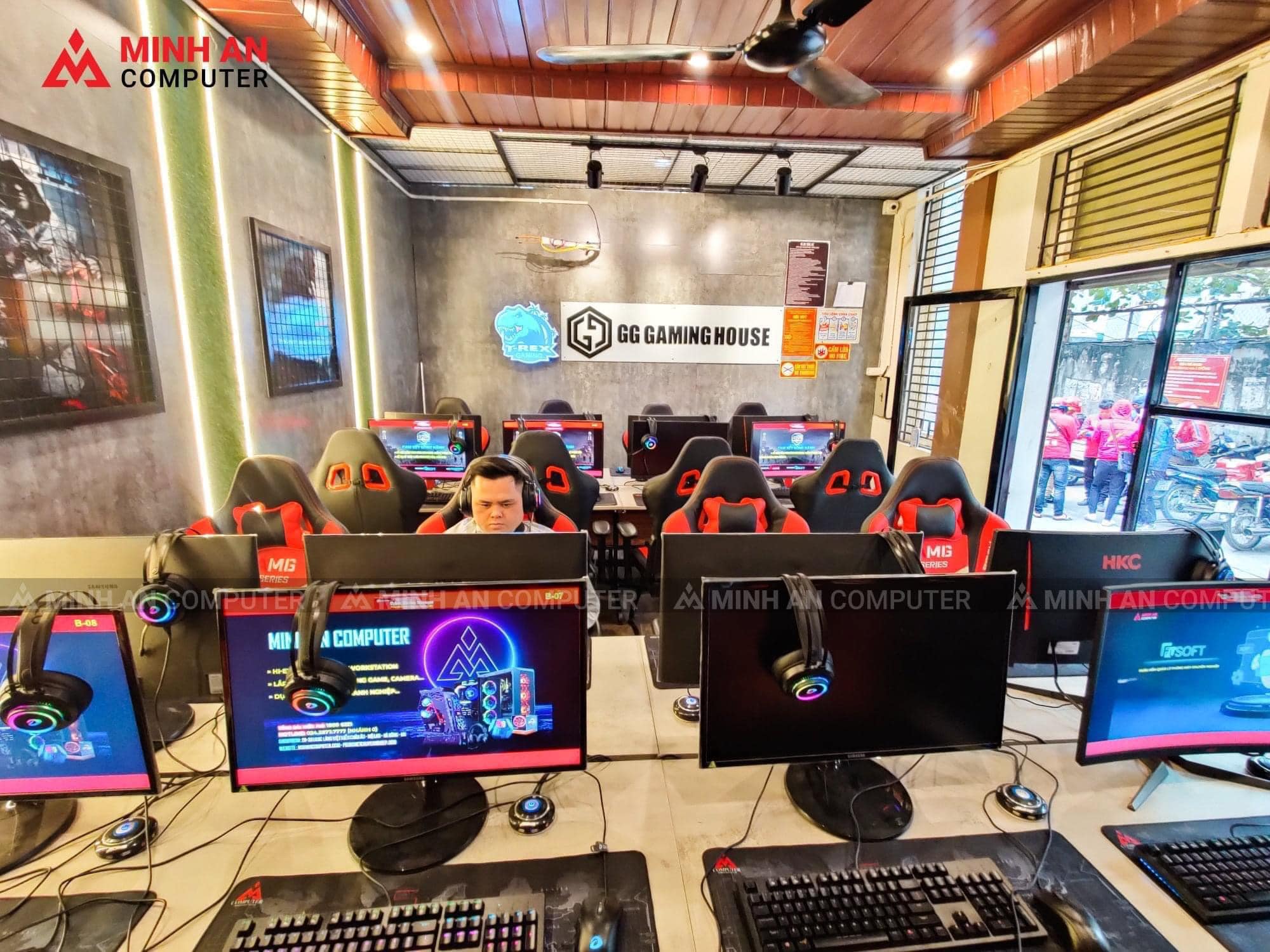 Cyber GG gaming house rực rỡ với tông màu đỏ